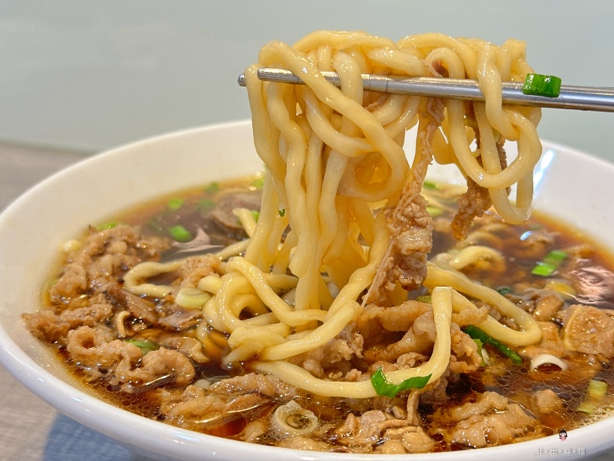 新莊美食21家攻略！必吃蟹殼黃蔥酥餅，朝聖詹記總店、4.8星牛排、最強燒臘