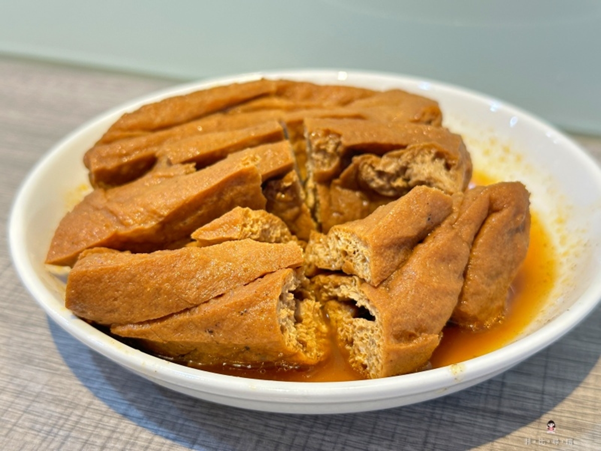 新莊美食21家攻略！必吃蟹殼黃蔥酥餅，朝聖詹記總店、4.8星牛排、最強燒臘