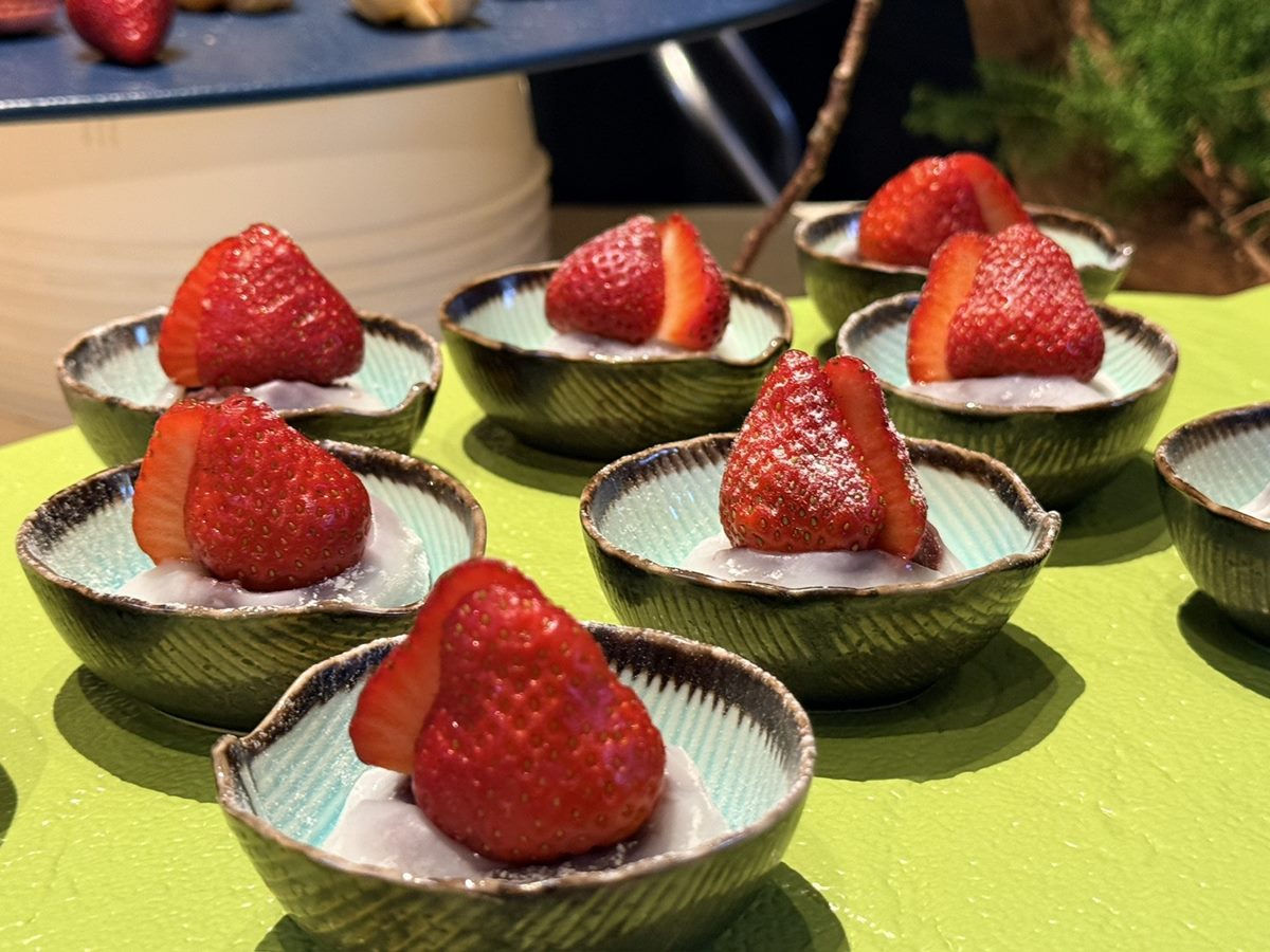 草莓甜點吃到飽！698元百道料理無限夾，必嗑新菜熊本草莓、博多水炊雞肉鍋