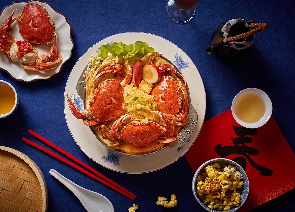 六扇門超狂「三蟹叻沙粉絲煲」！190元爽嗑３大隻蟹，蟹膏雜炊、甜點吃到飽