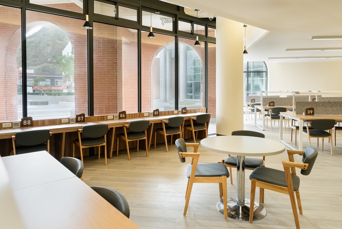 全台最美圖書館開放！山嵐書牆、挑高玻璃窗超好拍，還有24小時圖書館興建中