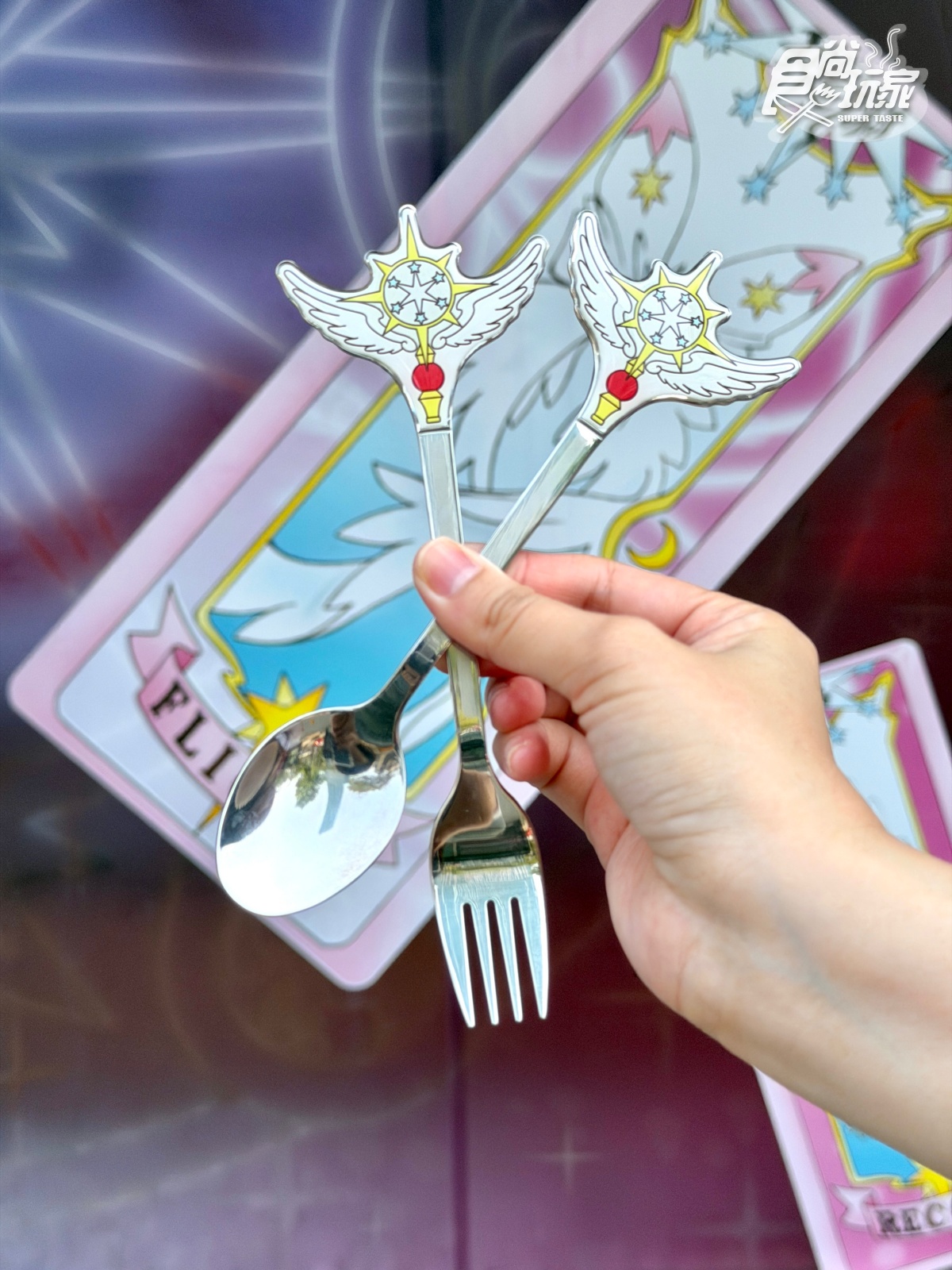 《庫洛魔法使》主題店登場！全台６間門市限定，必收25款透明卡牌、小可零錢包