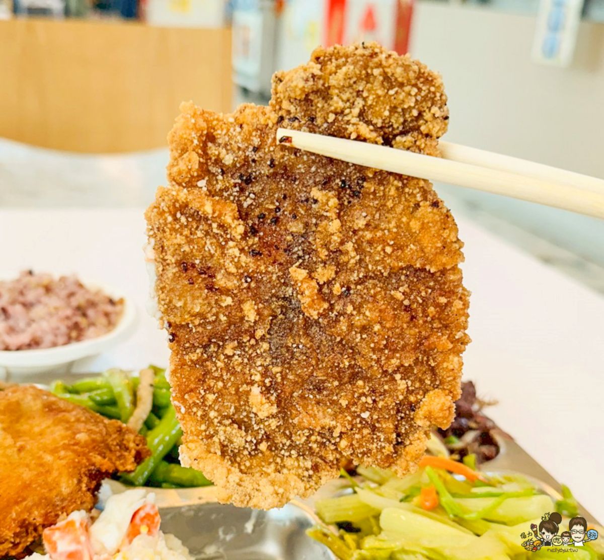 高雄隱藏版「高CP值自助餐」！餐檯多達60樣菜色超澎派，地點藏身市府大樓