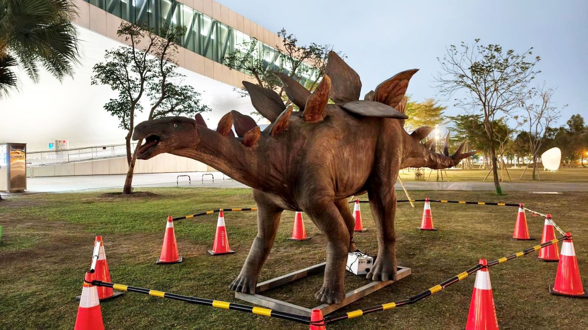 「日本擬真恐龍劇團」首度來台！親子連假衝高雄免費看，還有恐龍市集可逛