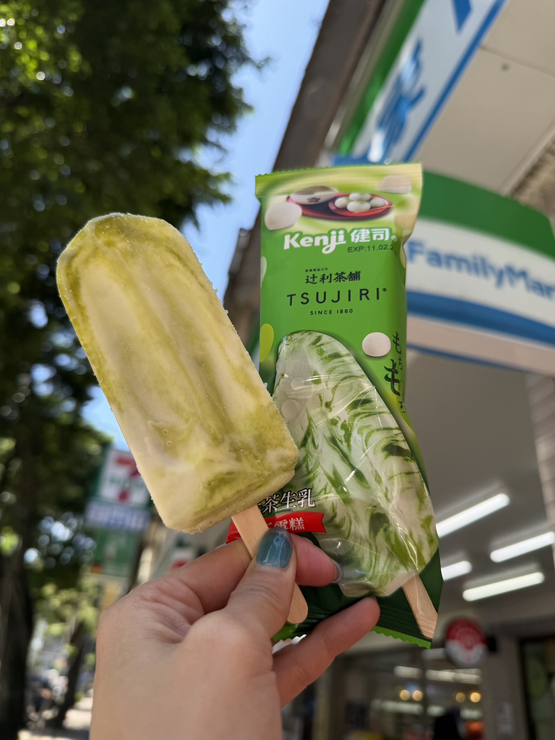 抹茶控暴動！全家３款超抹新品登場，雲朵燒、麻糬泡芙，高顏值白玉雪糕必吃