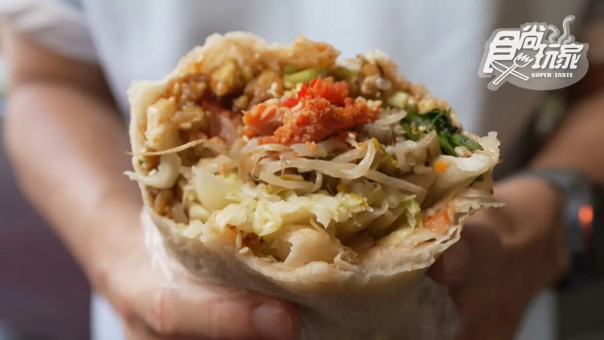 脆上爆紅的超人氣小吃！正宗手工現作潤餅，現點現做巨無霸潤餅