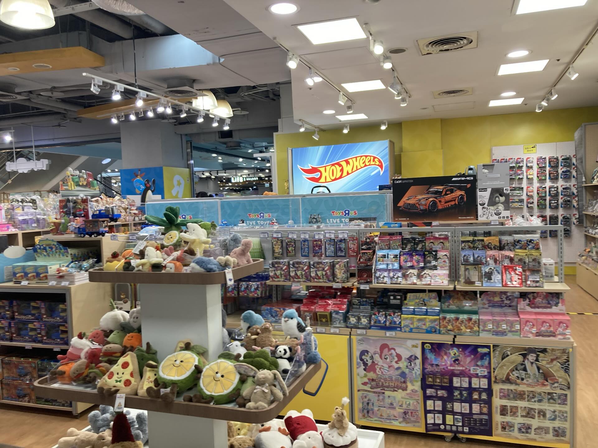 ７、８年級生回憶沒了！「童年天堂」變盲盒主場、門市減半，網嘆：回不去了