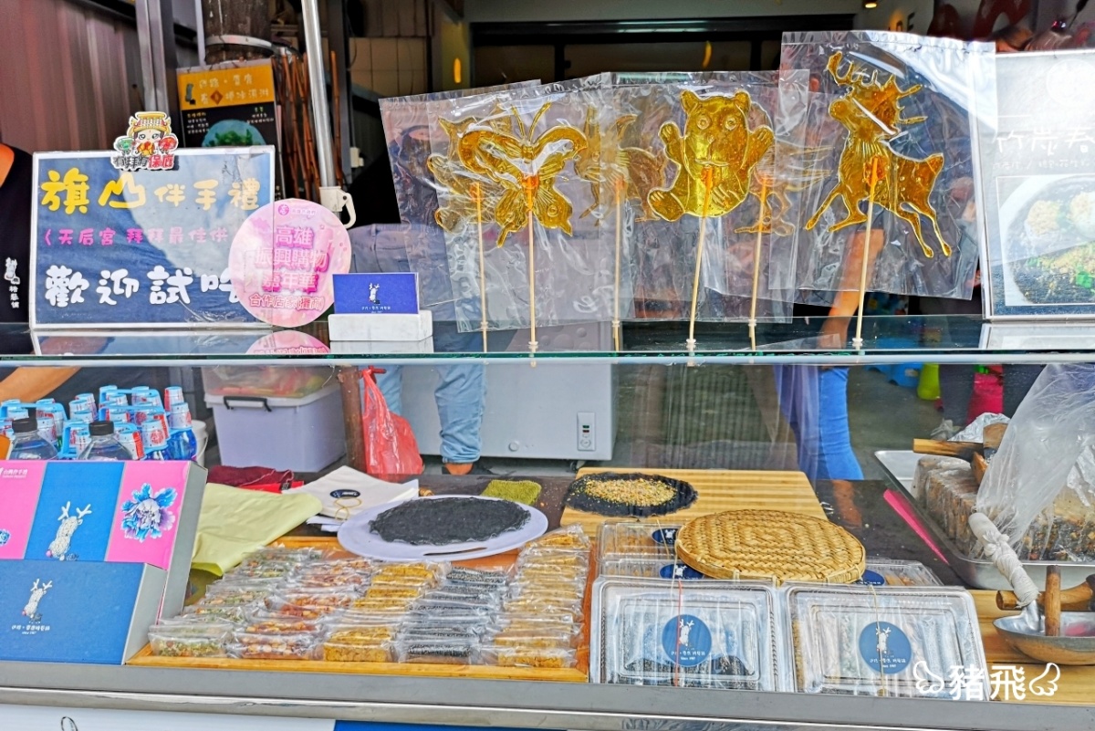 錯過等明年！旗山老街超夯「草莓龍鬚糖」最後倒數，黑皮花生捲冰淇淋也吸睛