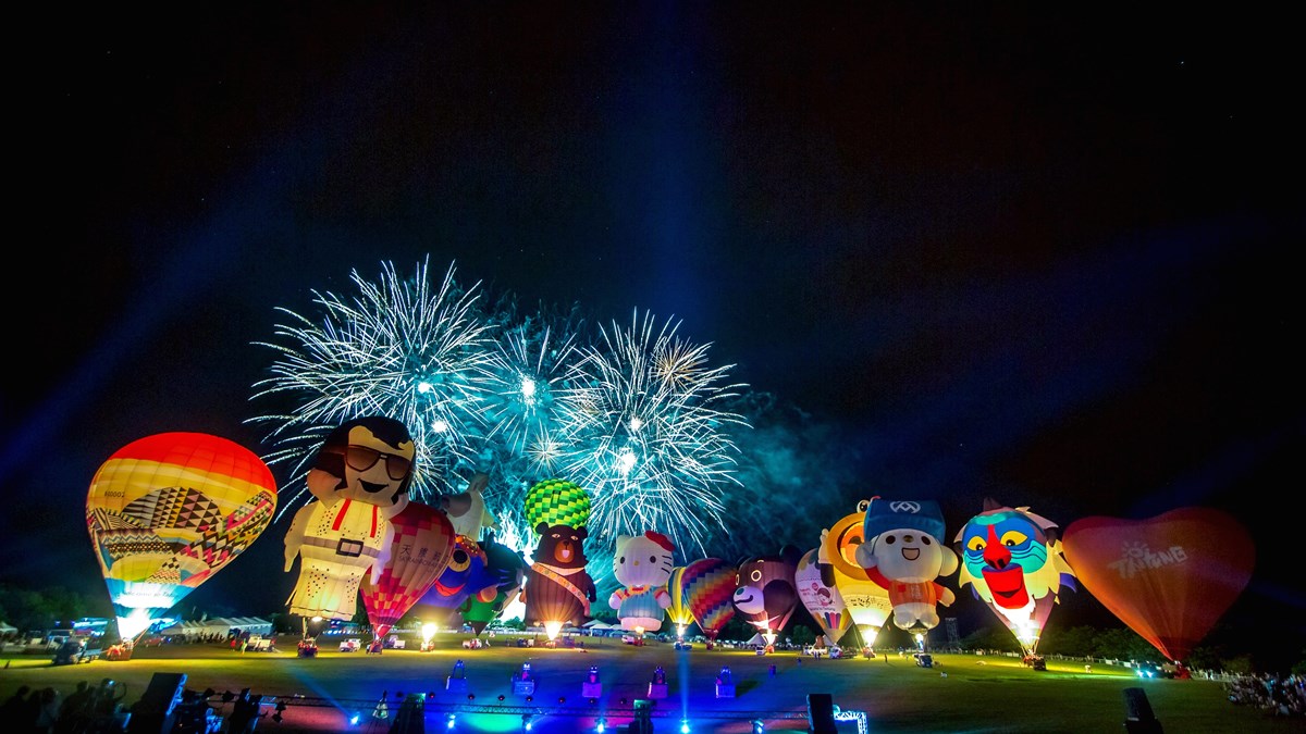 超巨大「吉伊卡哇」降落！2026台東熱氣球嘉年華時間曝，Q萌光雕秀、周邊必搶