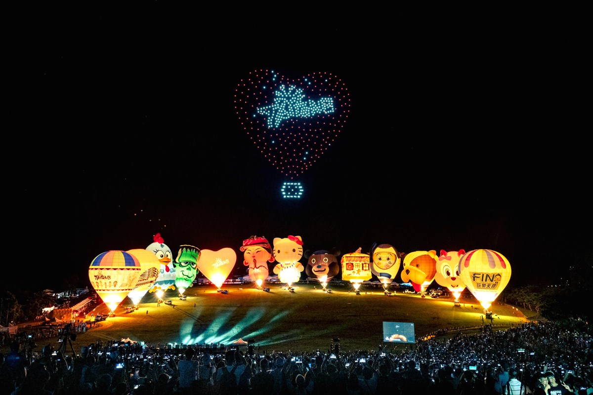 超巨大「吉伊卡哇」降落！2026台東熱氣球嘉年華時間曝，Q萌光雕秀、周邊必搶