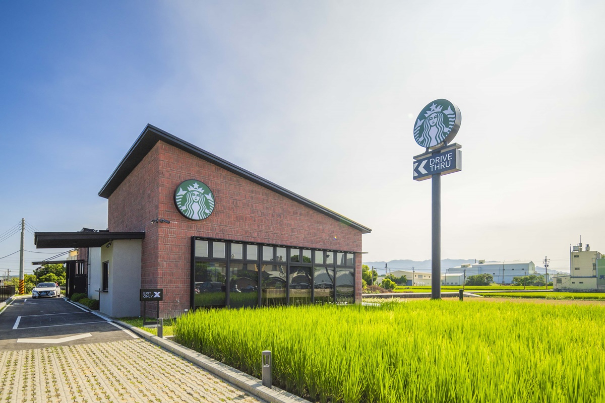 星巴克省錢神招天天用！「三明治、蛋糕７折」隱藏優惠，超Q黑白熊新品登場