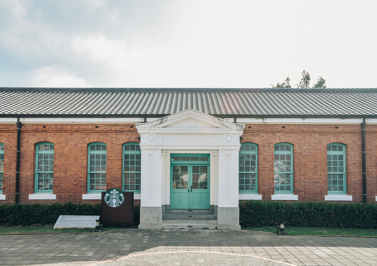 星巴克省錢神招天天用！「三明治、蛋糕７折」隱藏優惠，超Q黑白熊新品登場