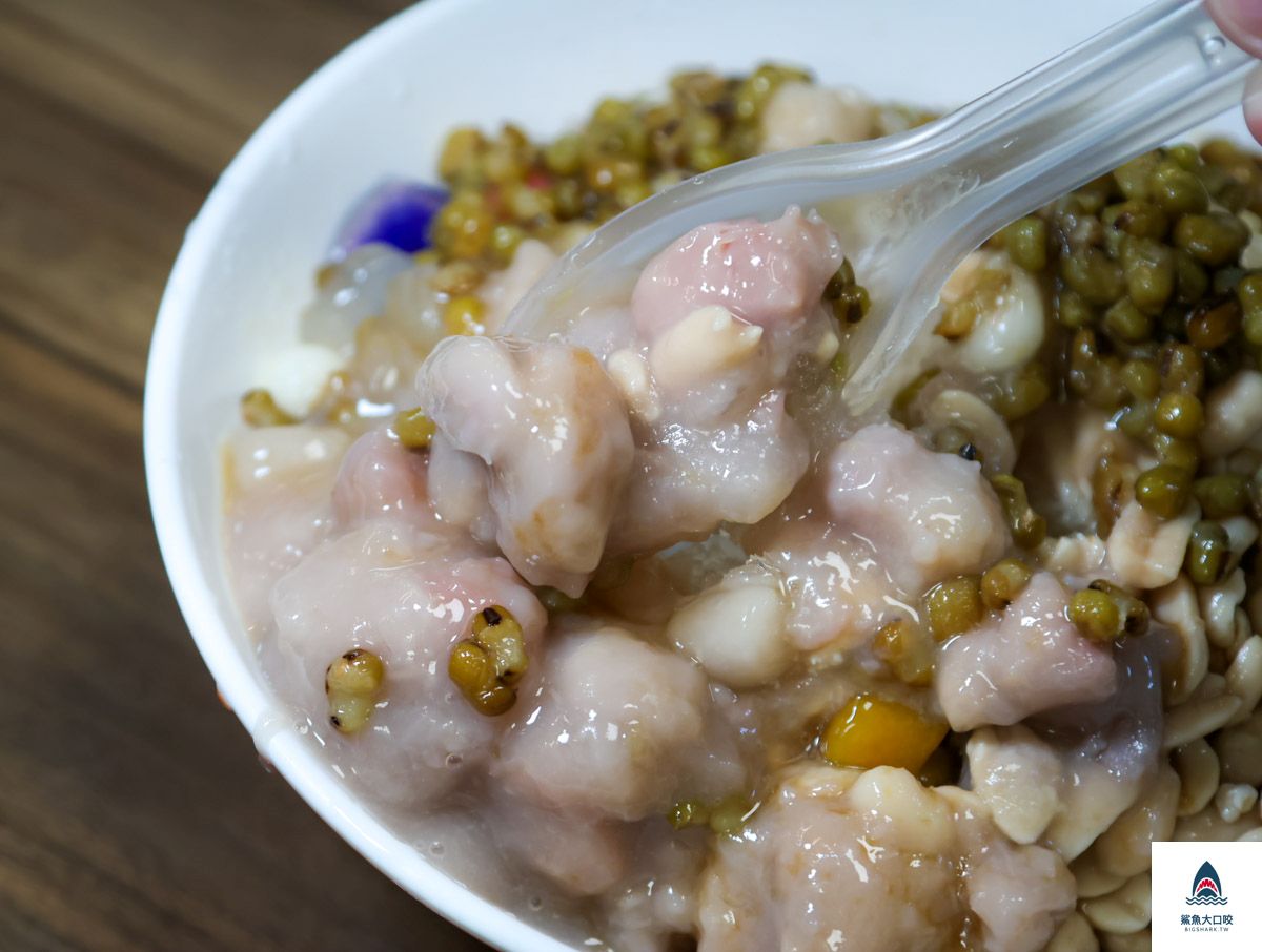 通通排隊夯翻！南機場夜市８必吃：限量草莓麻糬、高CP值三拼飯、米其林潤餅