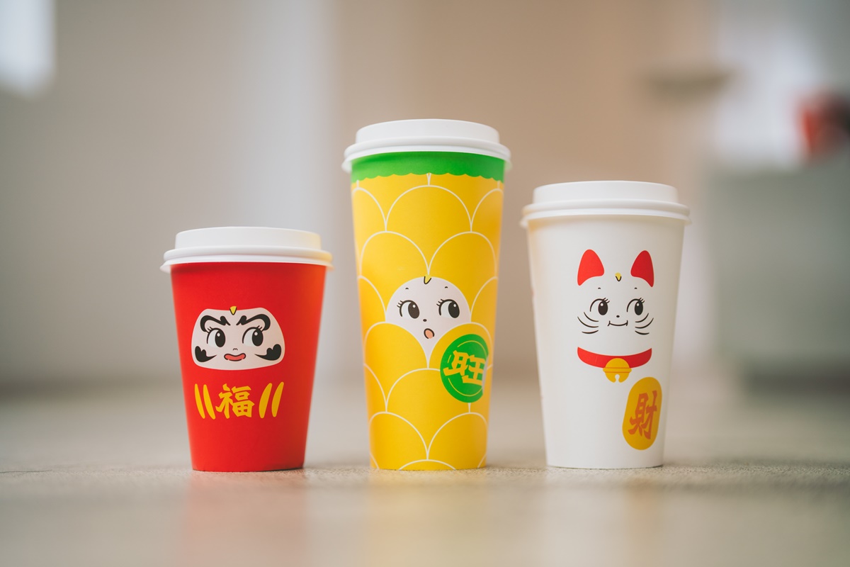 招財貓、福氣神咖啡杯！CAFE!Nｘ丘比、CAMAｘFILA２大聯名，品項周邊一次收