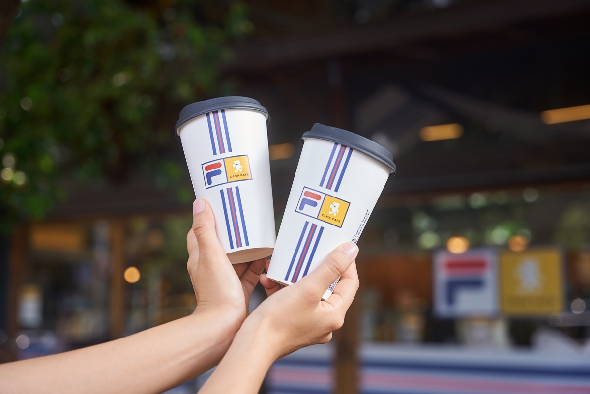 招財貓、福氣神咖啡杯！CAFE!Nｘ丘比、CAMAｘFILA２大聯名，品項周邊一次收
