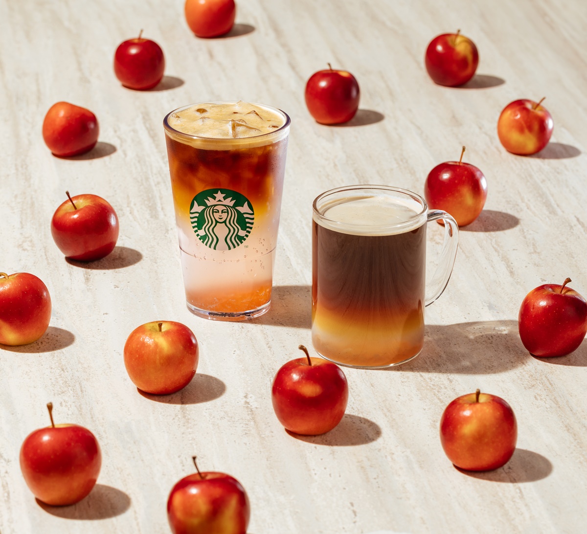 星巴克買一送一！４月外送優惠、「蘋果山茶花」咖啡新品、黑白貓咪提袋開搶