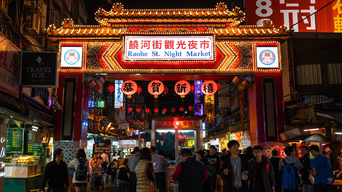 夜市澱粉腸是什麼？不是香腸也不是熱狗？食安專家揭驚人成分：恐傷身