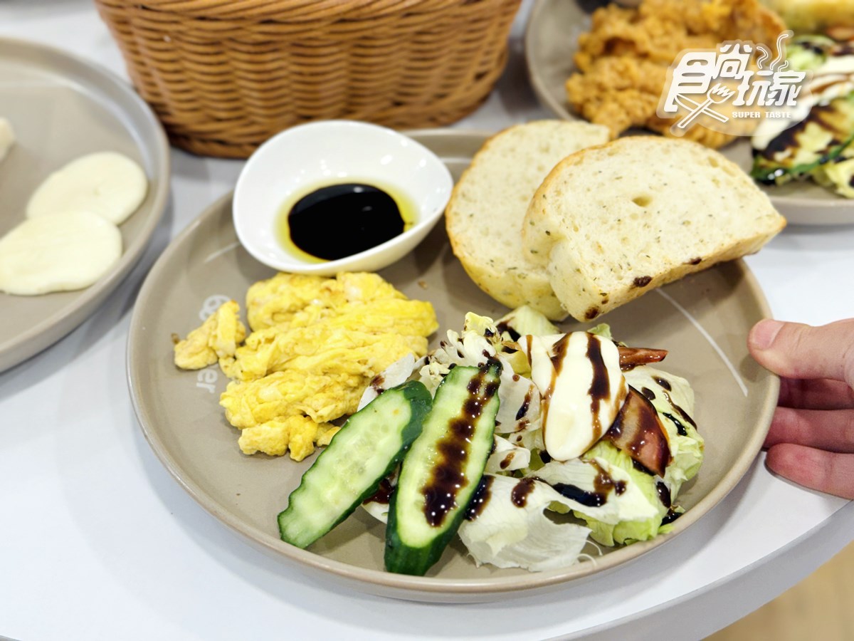 最低45元起！「Q Burger」吳寶春聯名10款開箱，莫扎瑞拉起士堡、佛卡夏