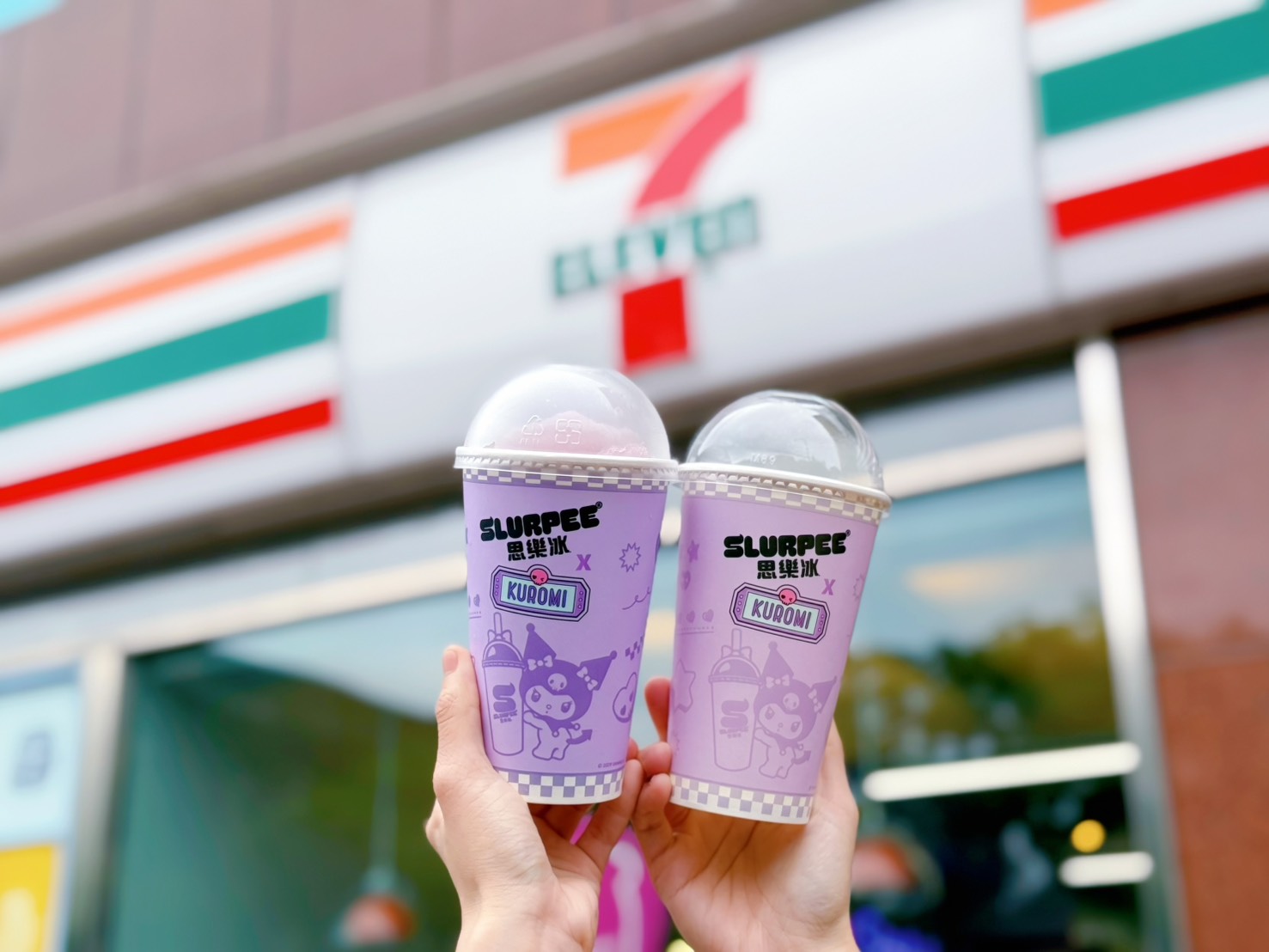 「酷洛米霜淇淋」降落小七！浪漫紫「藍莓起司」霜淇淋，思樂冰搭變色杯、送盲盒