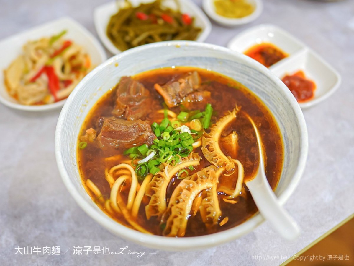 台中人也在排！北屯小吃＋伴手禮11家：手切火雞肉飯、超欠吃臭豆腐、蛋糕界金莎