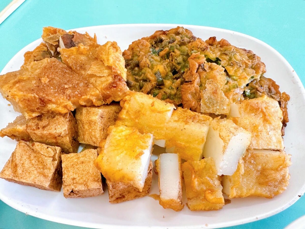 台中人也在排！北屯小吃＋伴手禮11家：手切火雞肉飯、超欠吃臭豆腐、蛋糕界金莎