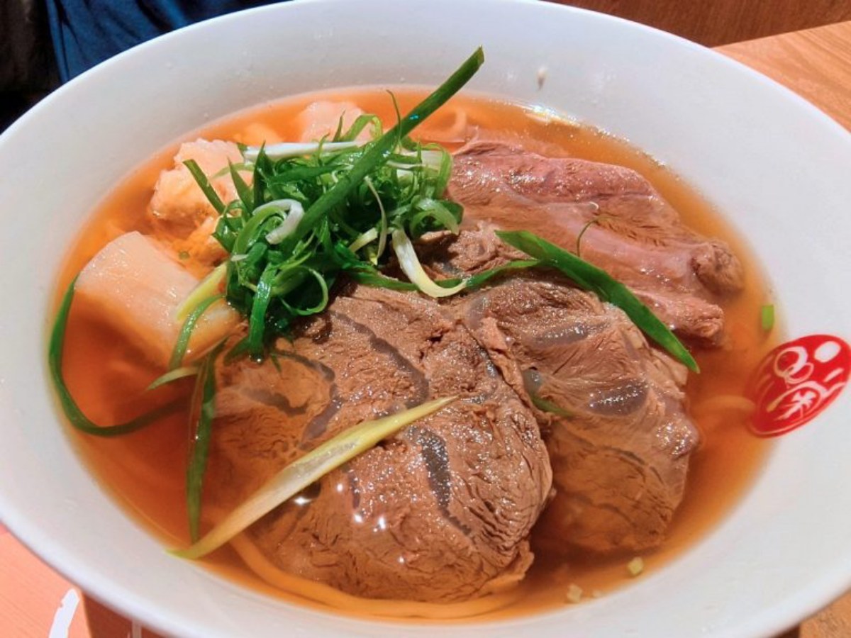 「鏞記名廚港式燒臘」松山機場吃得到!2026最新候機美食地圖、貴賓室食記公開 「鏞記名廚港式燒臘」松山機場吃得到!2026最新候機美食地圖、貴賓室食記公開