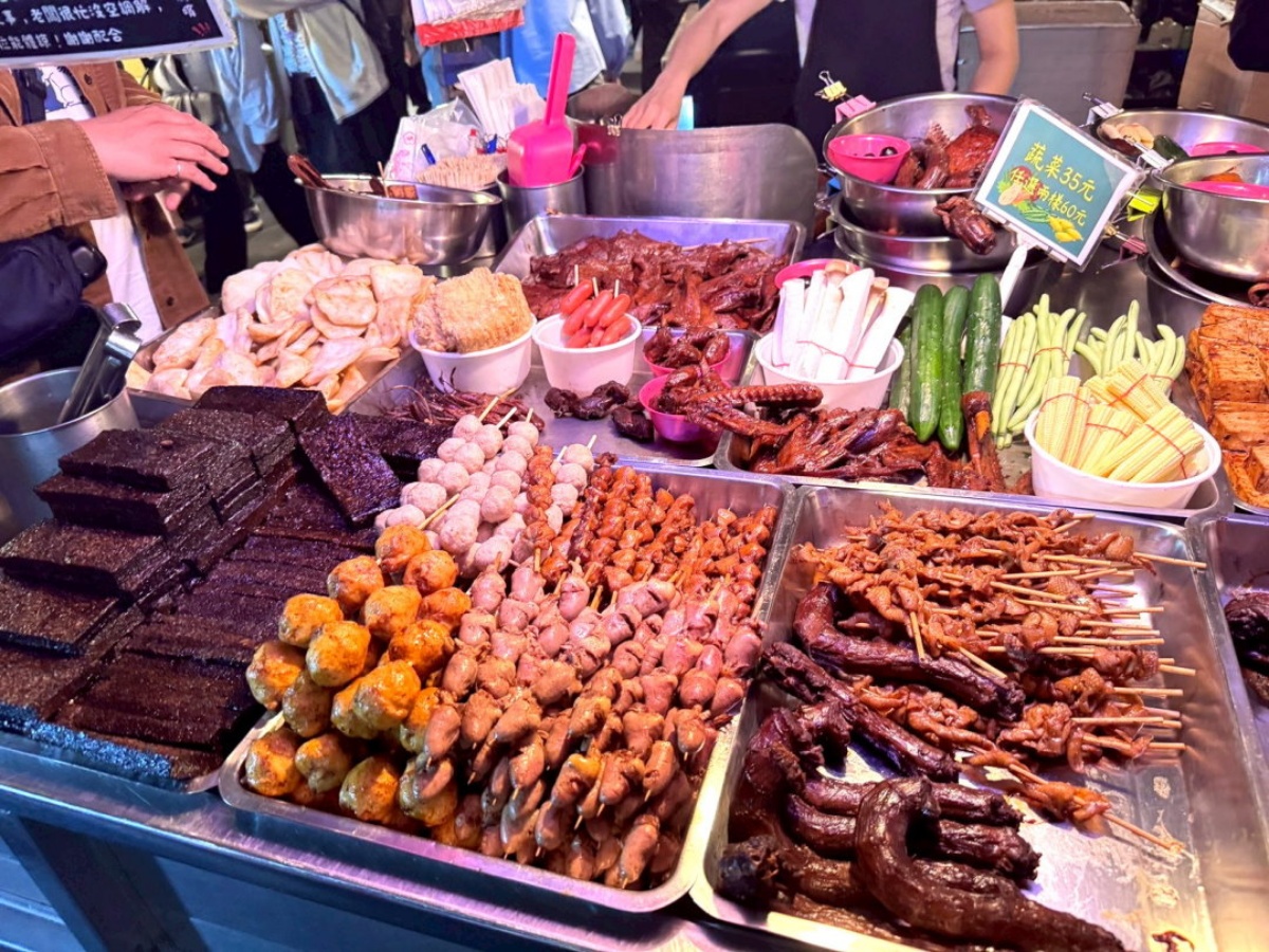 「台積100股」套圈圈天花板在這！精誠夜市全攻略：必排７家美食、逛暴紅遊戲攤