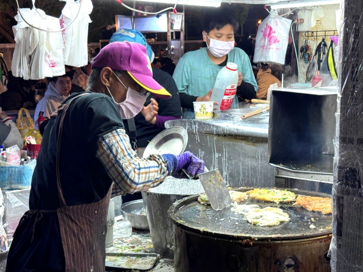 「台積100股」套圈圈天花板在這！精誠夜市全攻略：必排７家美食、逛暴紅遊戲攤