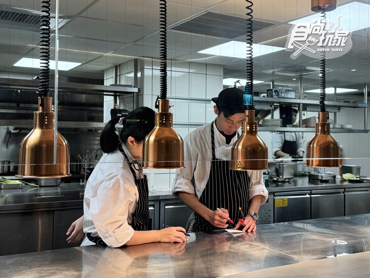 全台第1間「360度沉浸式餐廳」!176元起爽吃炭烤牛排,壽星免費送蛋糕 全台第1間「360度沉浸式餐廳」!176元起爽吃炭烤牛排,壽星免費送蛋糕