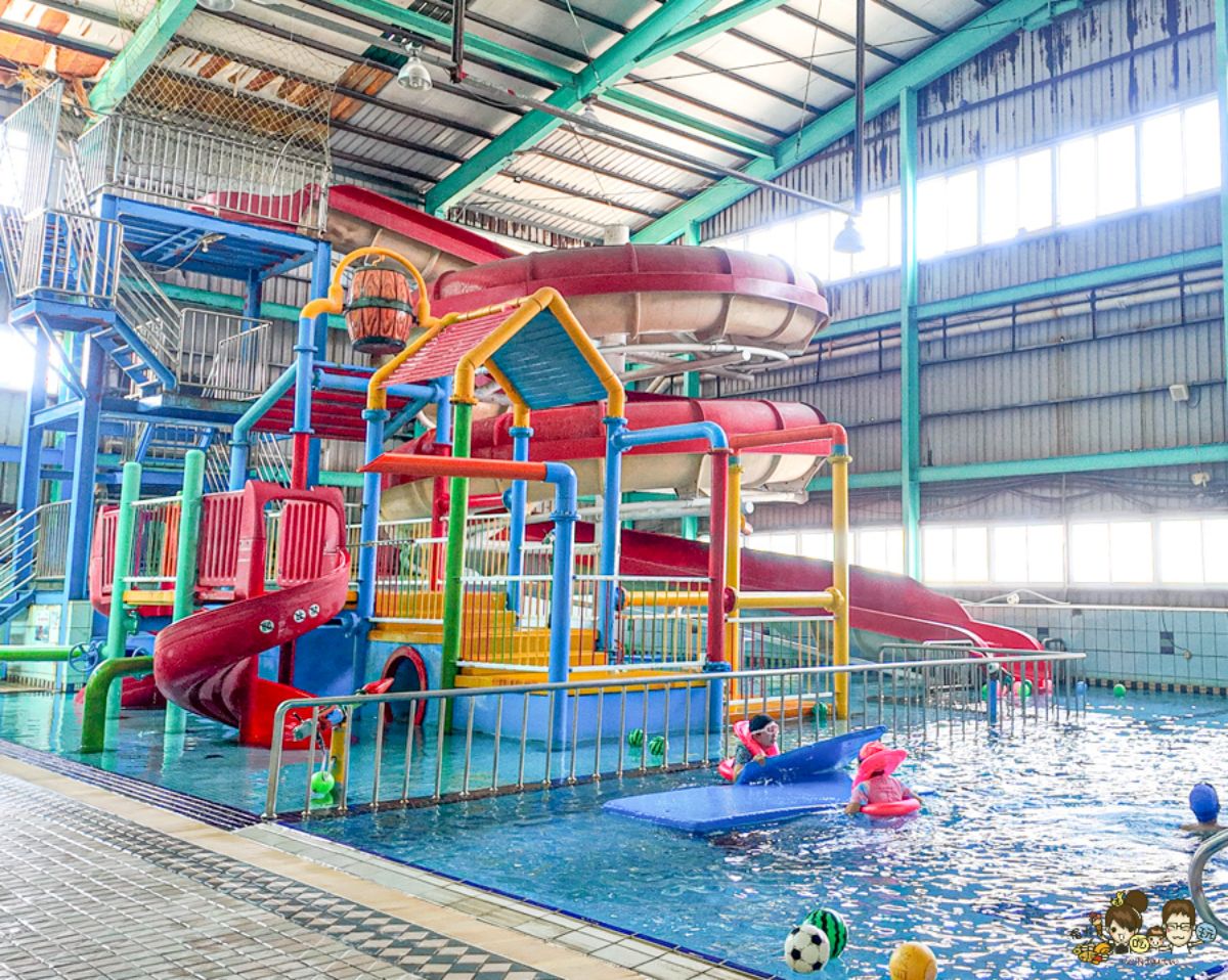 高雄最大室內水樂園!嗨玩360度滑水道、水上海盜船,購票省錢管道看這邊 高雄最大室內水樂園!嗨玩360度滑水道、水上海盜船,購票省錢管道看這邊