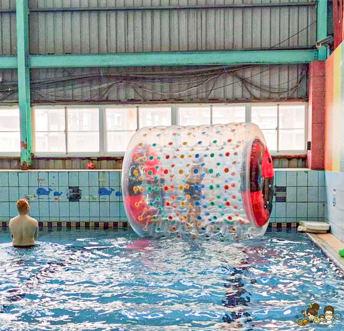 高雄最大室內水樂園!嗨玩360度滑水道、水上海盜船,購票省錢管道看這邊 高雄最大室內水樂園!嗨玩360度滑水道、水上海盜船,購票省錢管道看這邊