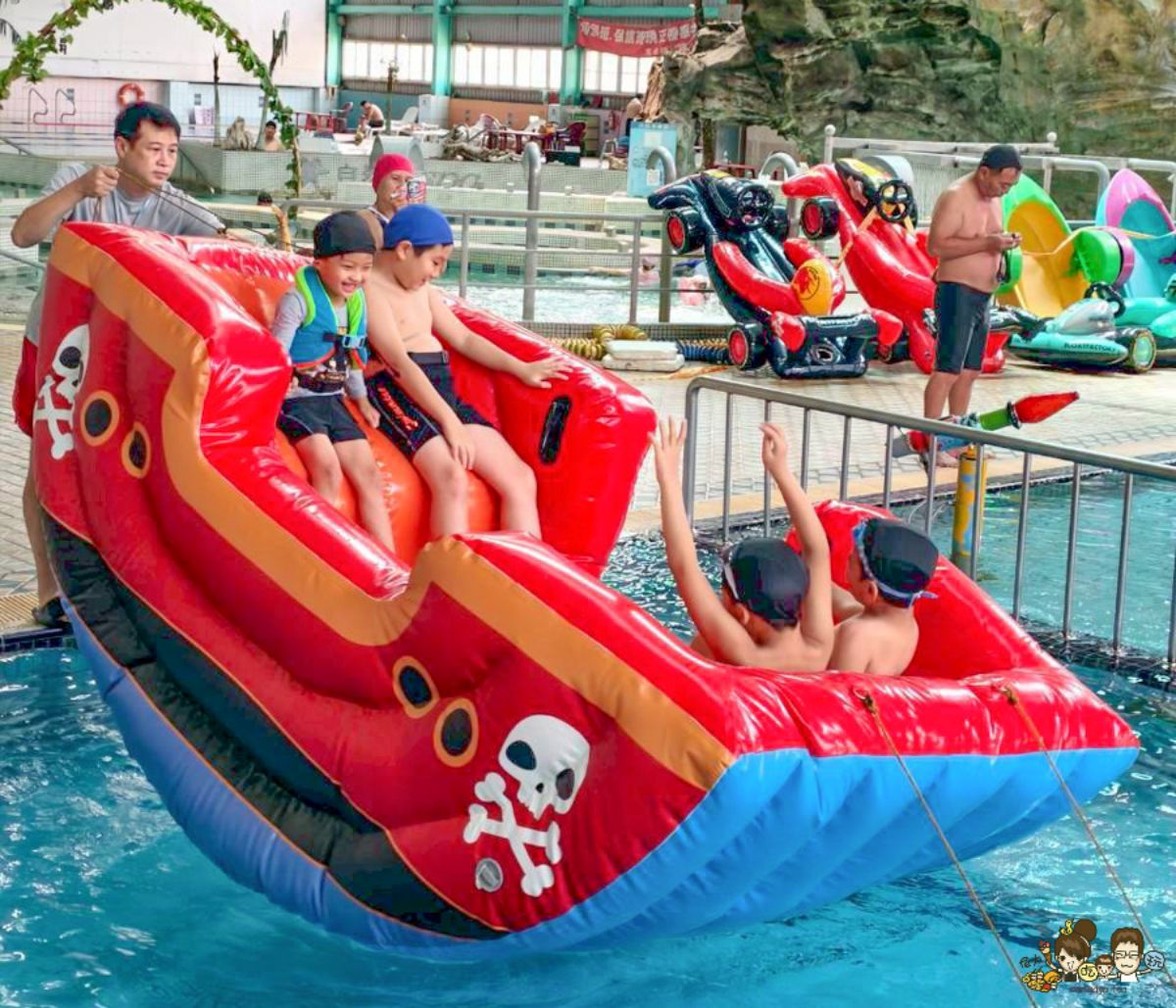 高雄最大室內水樂園!嗨玩360度滑水道、水上海盜船,購票省錢管道看這邊 高雄最大室內水樂園!嗨玩360度滑水道、水上海盜船,購票省錢管道看這邊