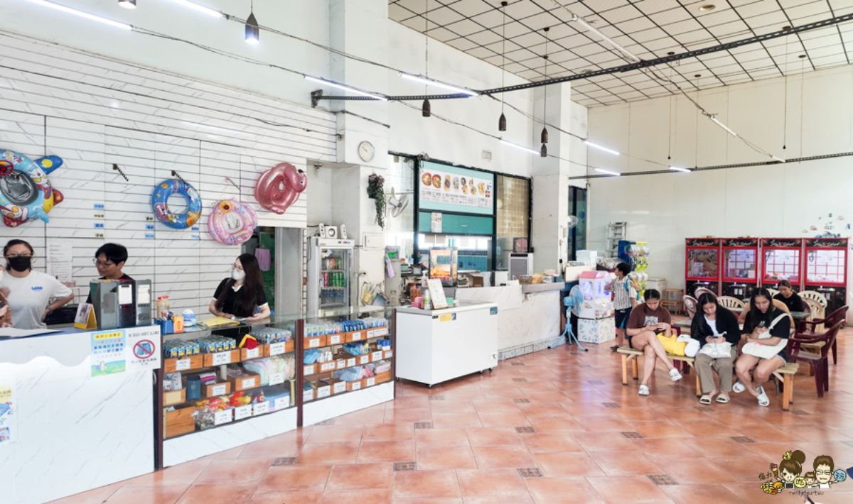 高雄最大室內水樂園!嗨玩360度滑水道、水上海盜船,購票省錢管道看這邊 高雄最大室內水樂園!嗨玩360度滑水道、水上海盜船,購票省錢管道看這邊