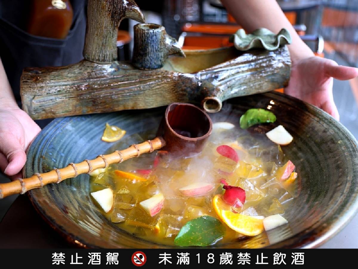 現省999元！西門町最狂「臉盆大調酒」買一送一，還有手搖、甜點變調酒超有哏