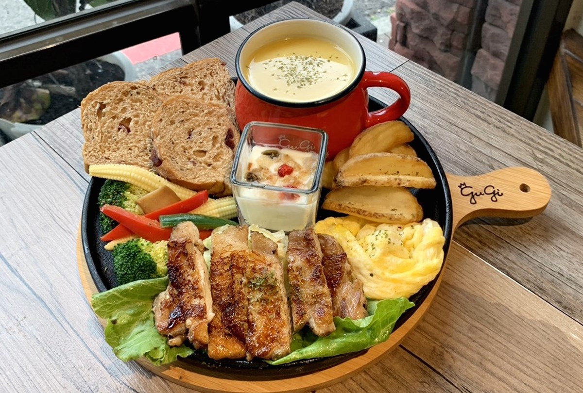 【晨光好食祭】人氣爆棚「超值早午餐」爽嗑爆汁手拍堡，免費送飲品＋折價券