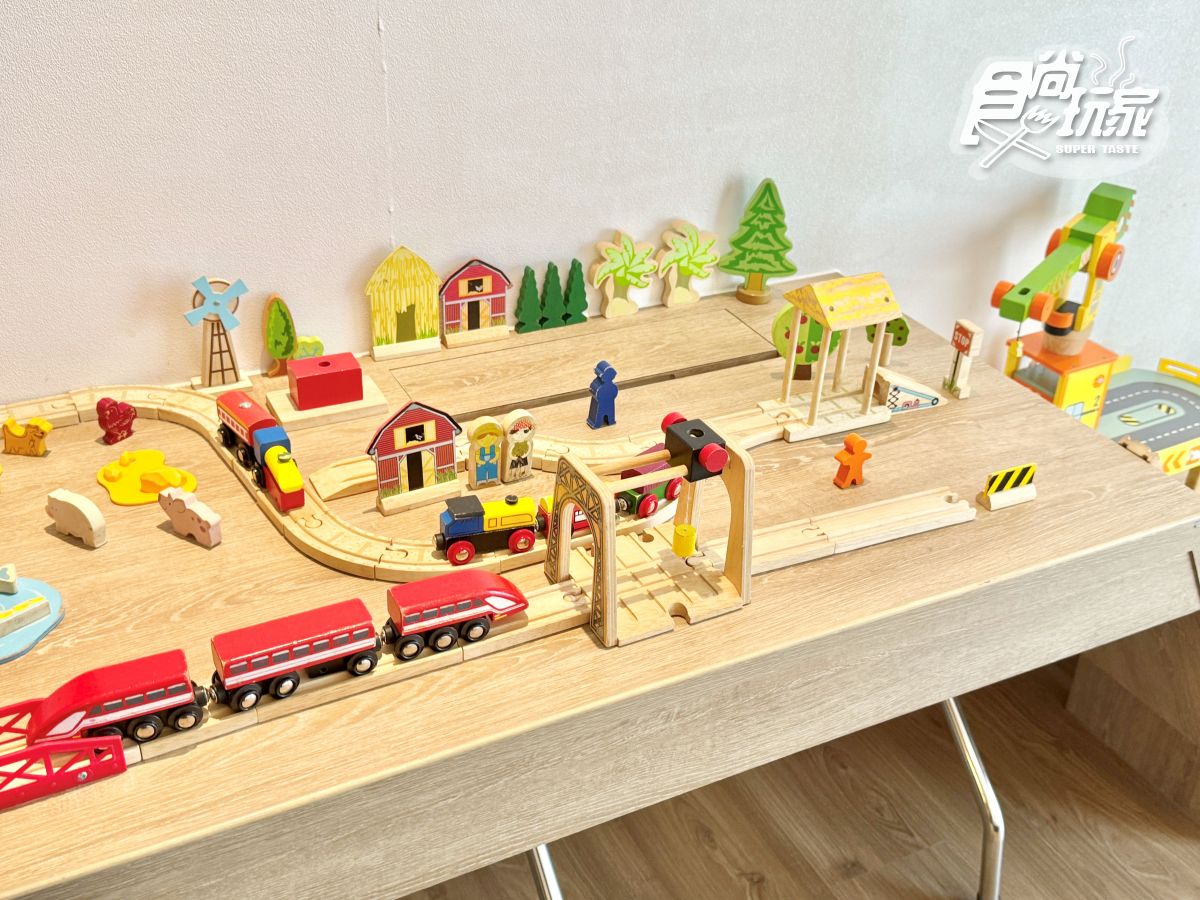 房間裡全是玩具！捷絲旅高雄站前館開箱：入住親子房免費送積木車車、零食包