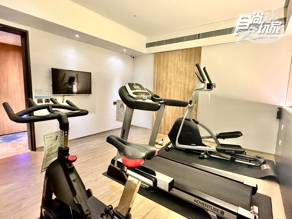 房間裡全是玩具！捷絲旅高雄站前館開箱：入住親子房免費送積木車車、零食包