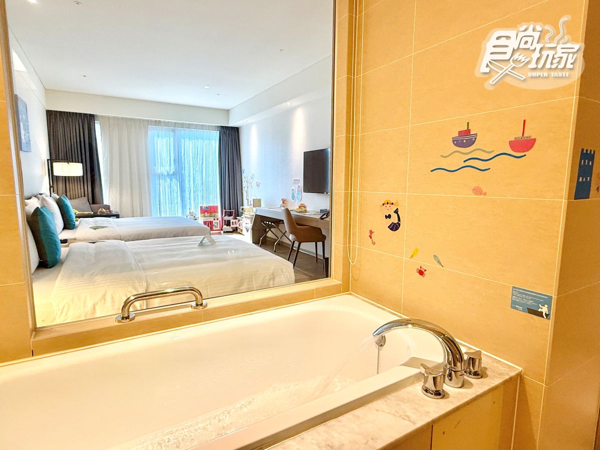 房間裡全是玩具！捷絲旅高雄站前館開箱：入住親子房免費送積木車車、零食包