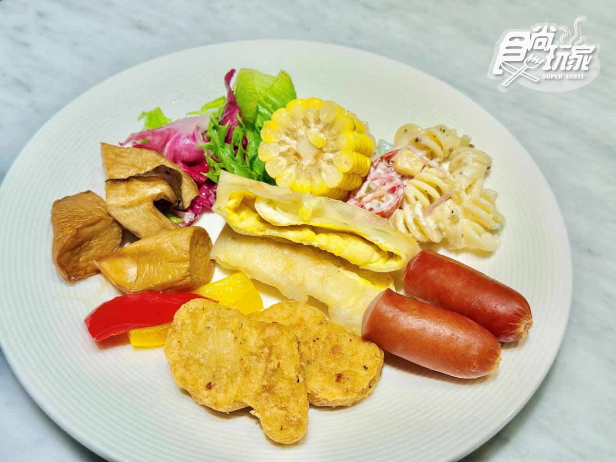 房間裡全是玩具！捷絲旅高雄站前館開箱：入住親子房免費送積木車車、零食包