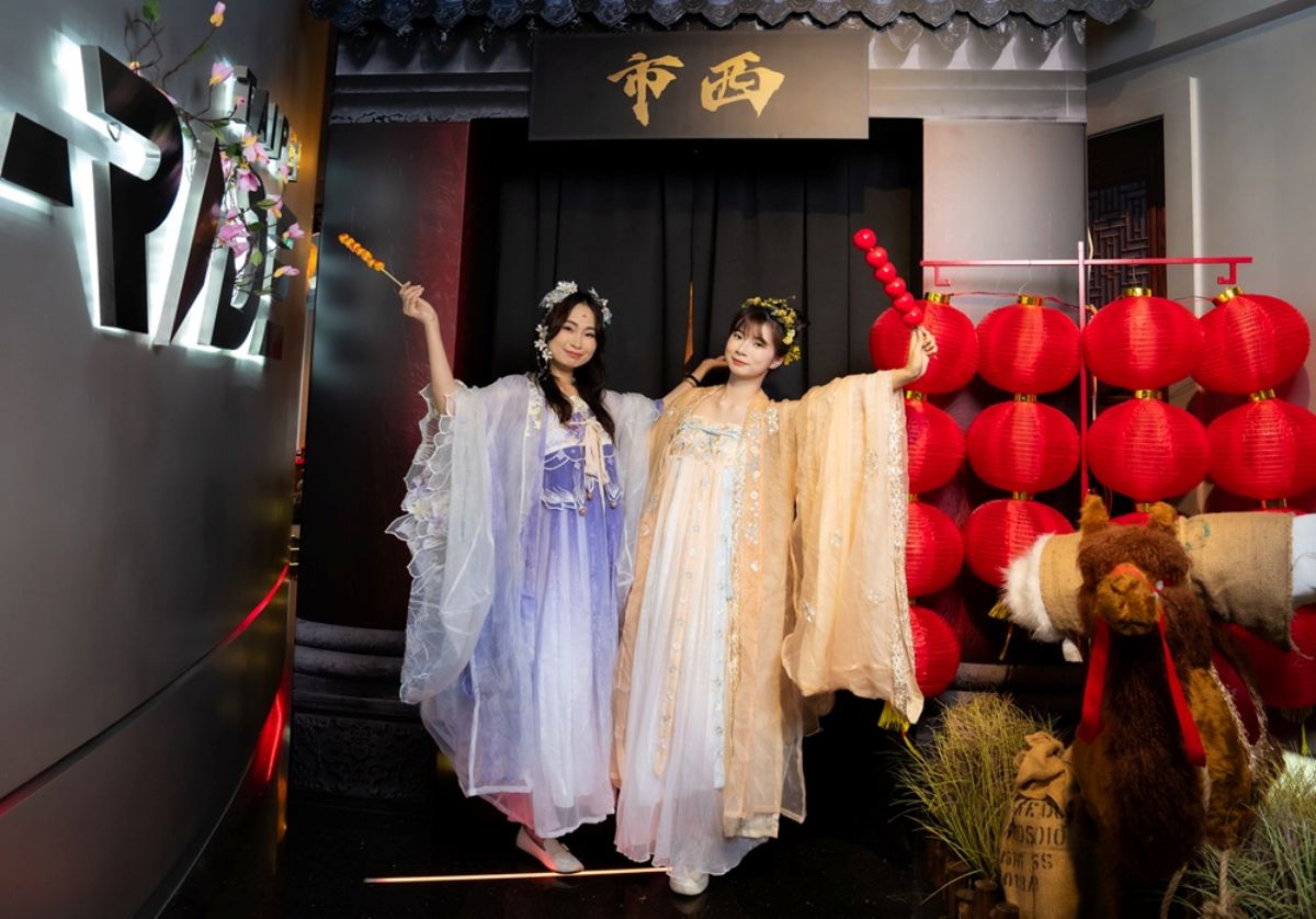 飛入古裝劇的繁華長安！5D飛行劇院新片上映，體驗刺激飛行、試穿華美唐裝