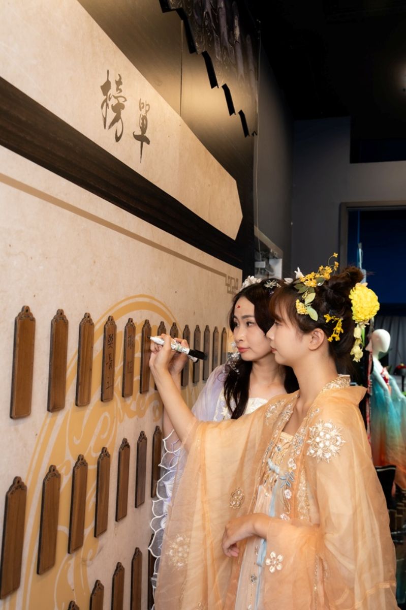 飛入古裝劇的繁華長安！5D飛行劇院新片上映，體驗刺激飛行、試穿華美唐裝