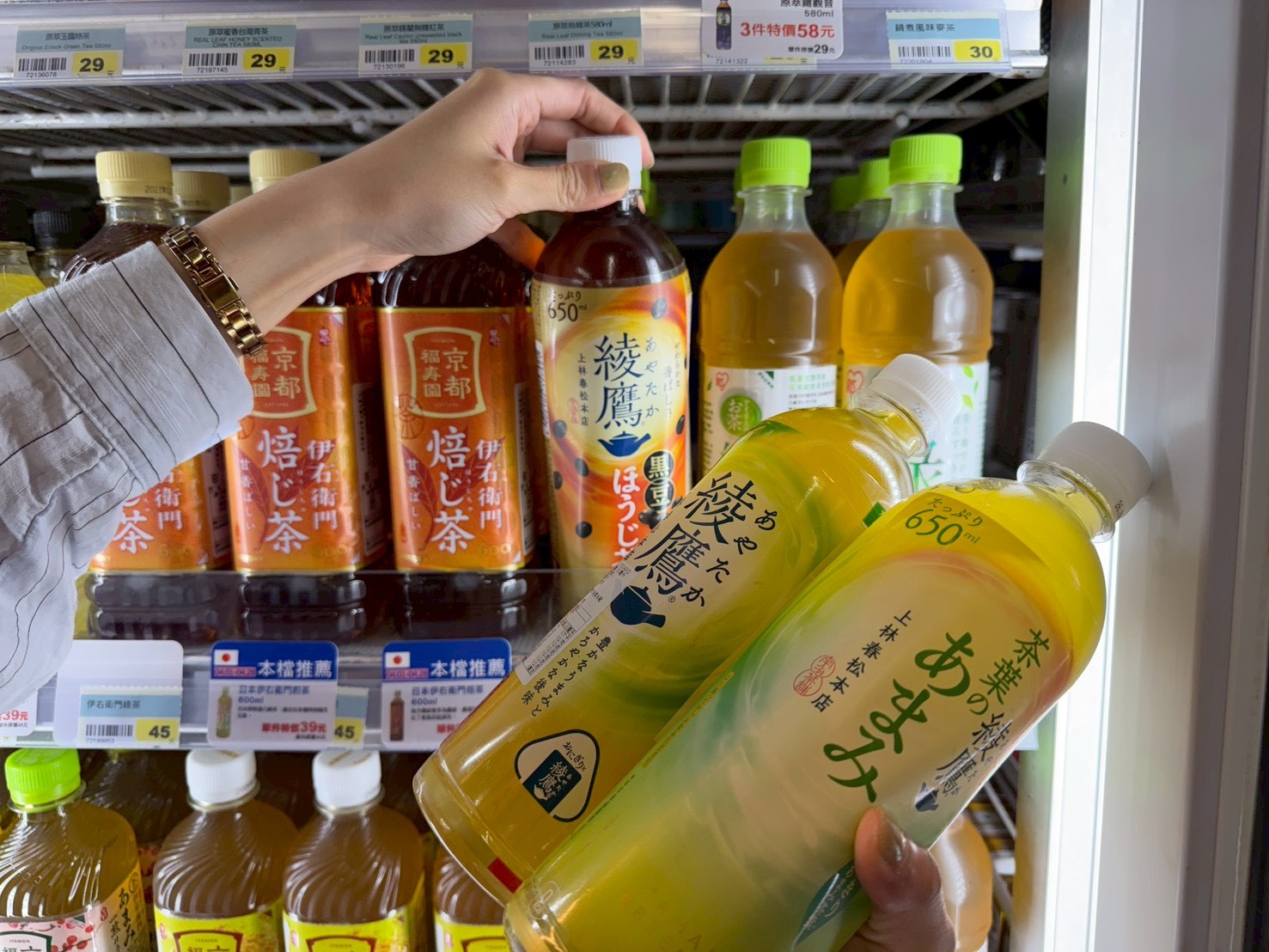 萊爾富變「台版LAWSON」？日本國民茶飲「綾鷹」新到貨、神級調味料，網友狂掃貨