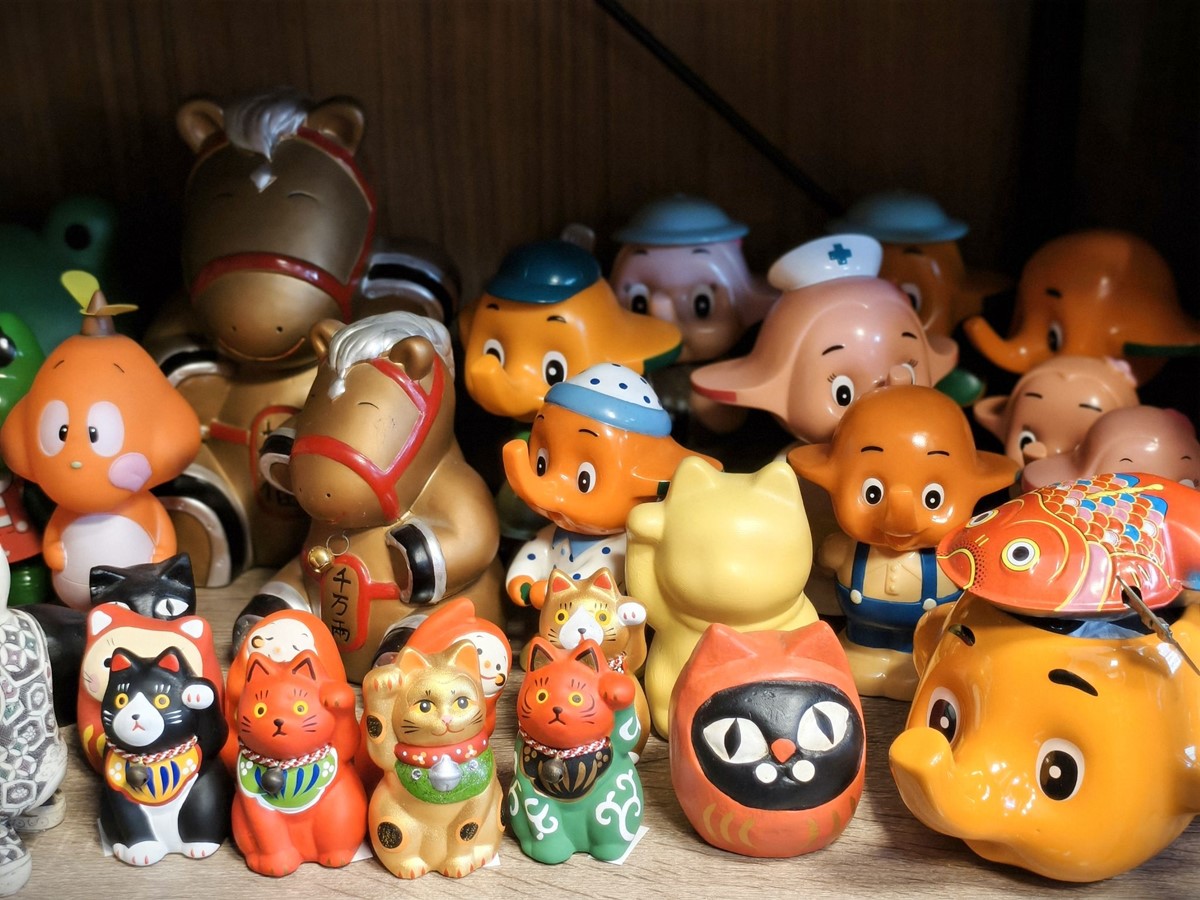 上千隻招財貓包圍！高雄日系懷舊小店開幕就爆紅， 消暑開喝古早味雪淇冰紅茶