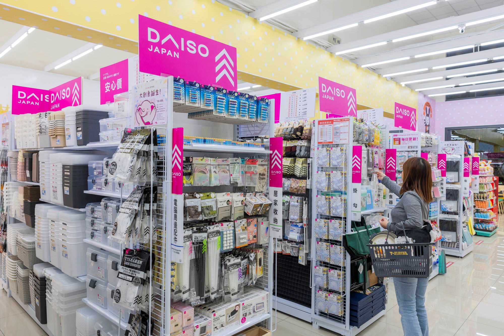 小七又發威！7-11全台首間「DAISO大創專區」，千款商品49元起、24小時開逛