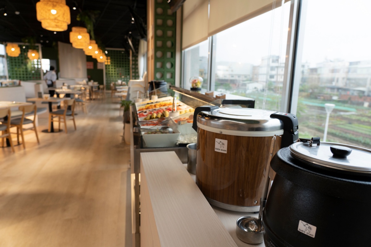 下午茶399元吃到飽！「全台最美湖景餐廳」新登場，熱食、海鮮、甜點無限夾