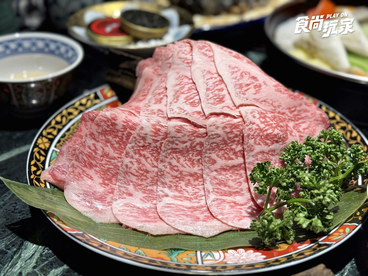 台北預約困難店＋1！「隱藏版壽喜燒」爽嗑米澤牛、帝王蟹，免費送康乃馨永生花