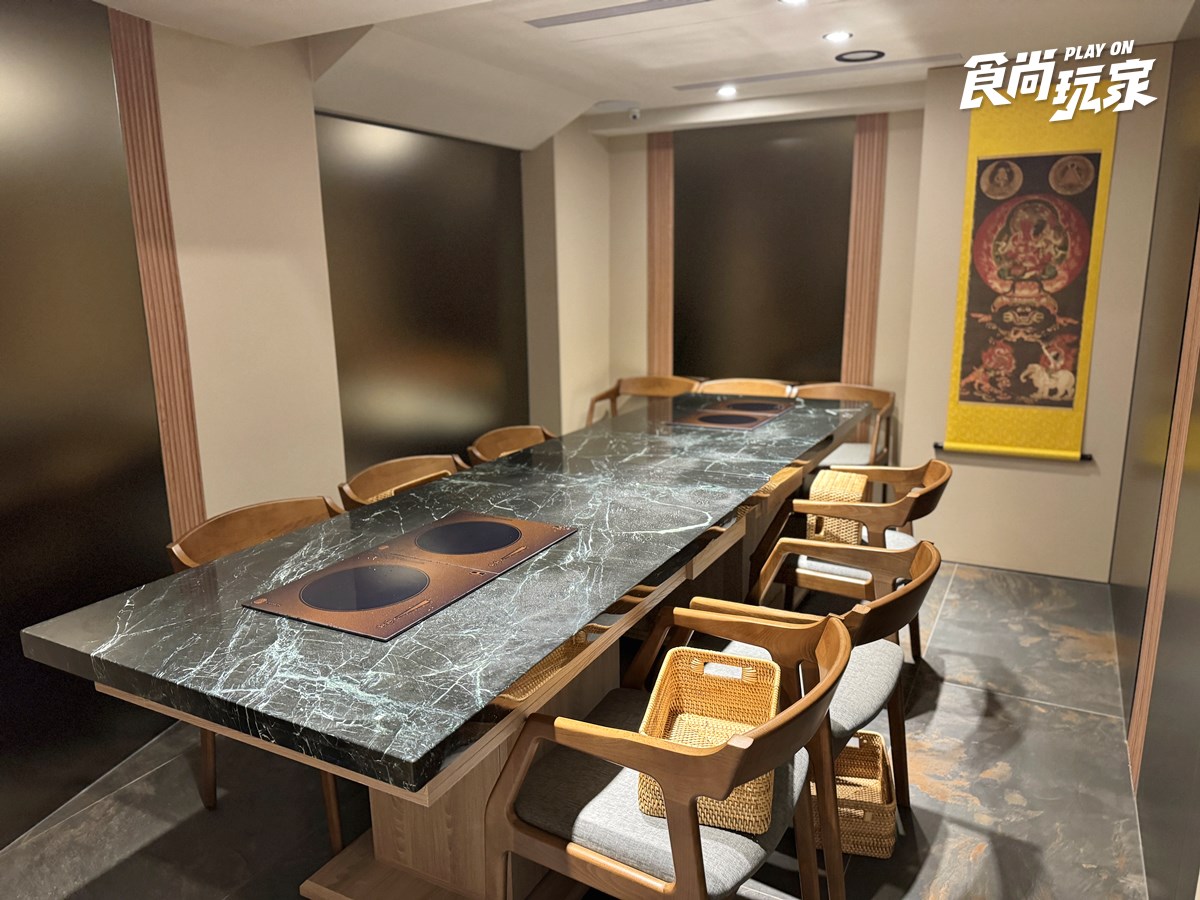 台北預約困難店＋1！「隱藏版壽喜燒」爽嗑米澤牛、帝王蟹，免費送康乃馨永生花