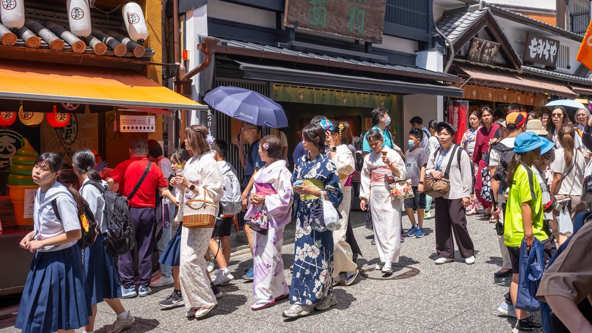 日本旅遊用餐陷阱！日作家曝「這類餐廳招牌」專坑外國人，１碗拉麵竟上千元