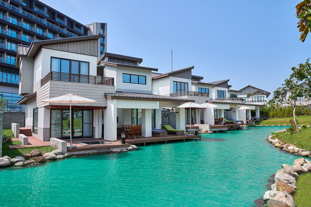 近距離互動水豚寶寶！入住宜蘭綠舞送斑比山丘門票＋禮包，春季旅展優惠開搶