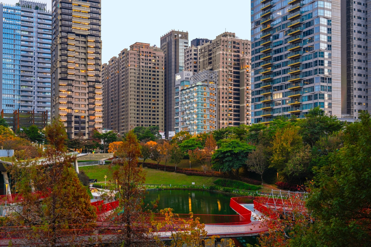 台中住宿推薦！「采寓」鄰近各大百貨、購物中心，享用全台最美公園咖啡